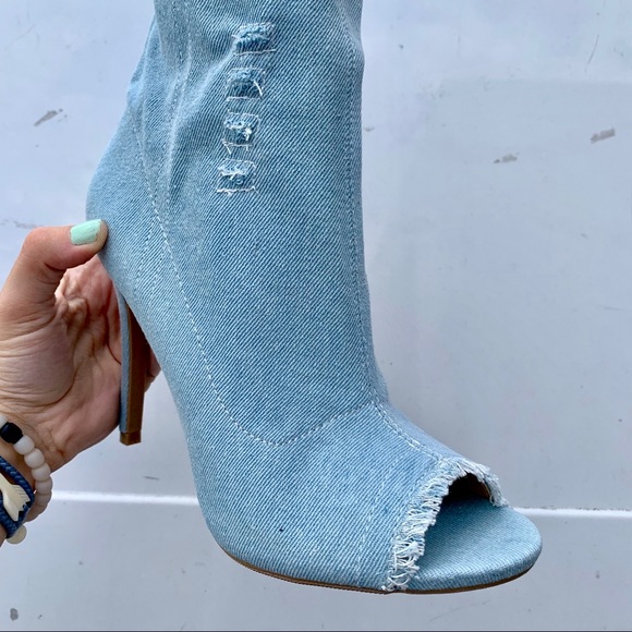 Lt Denim Frayed Ankle heel - Picture 7 of 8